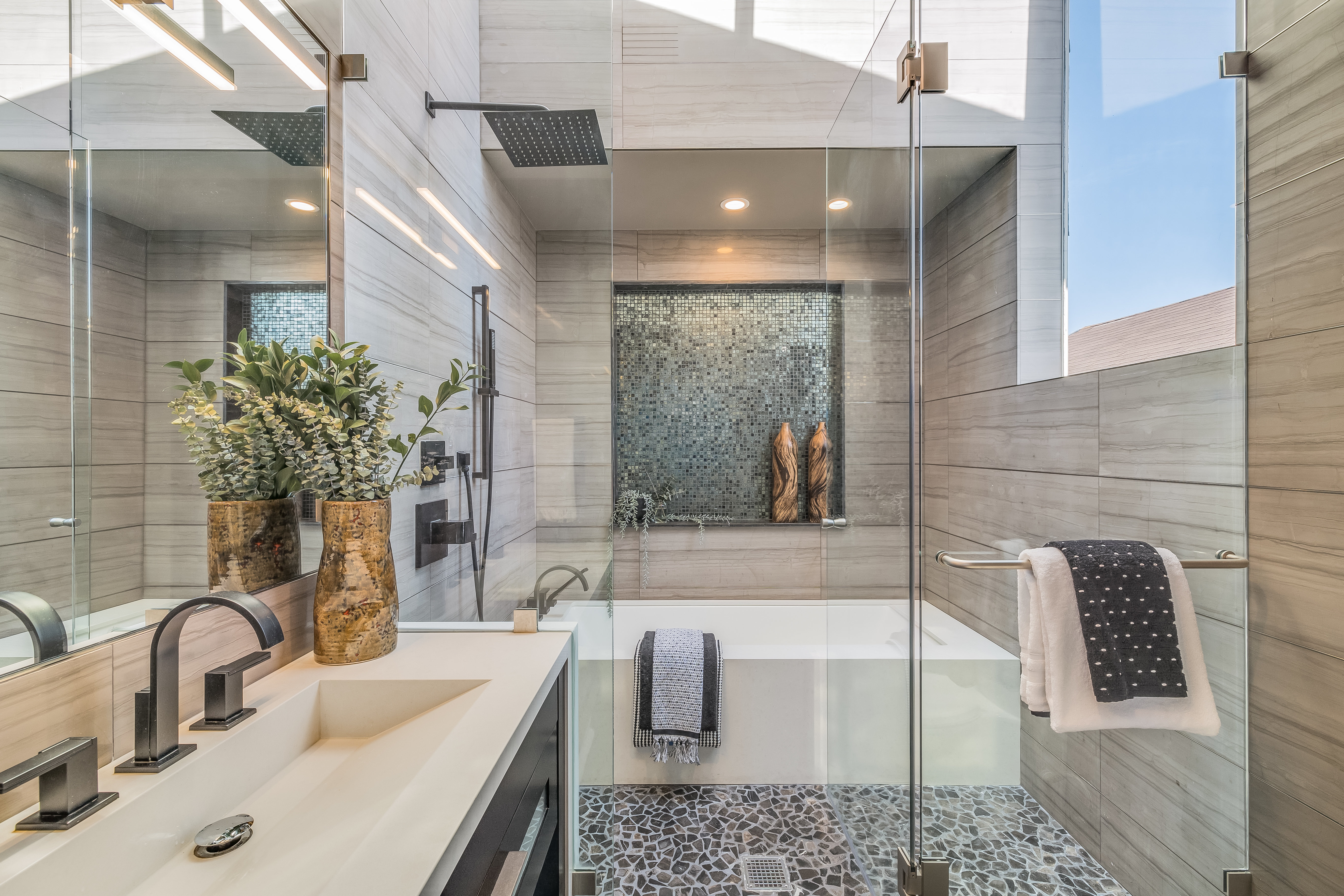 Kevin Wakelin - Realtor - Interior Home Photo - Bathroom