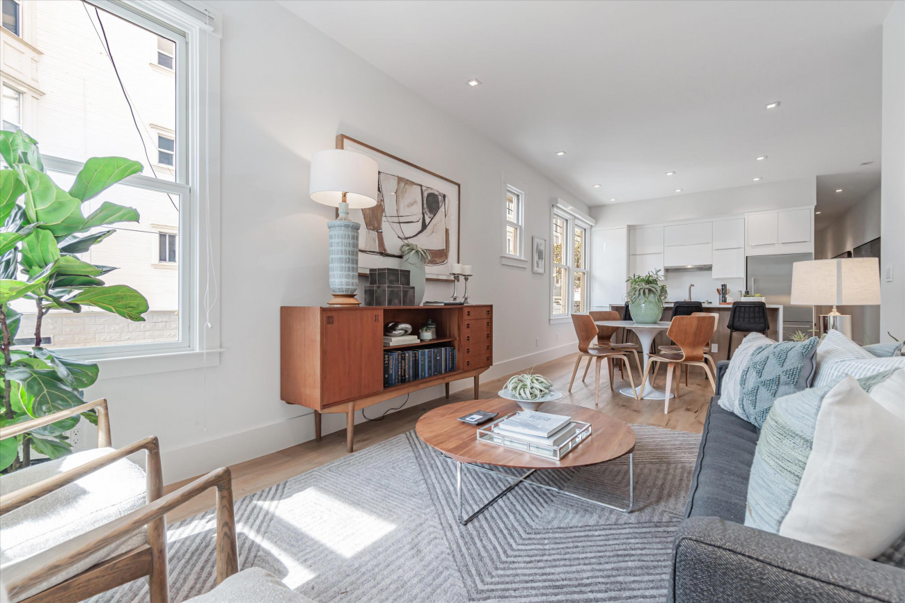 010_342219thStreet.jpg