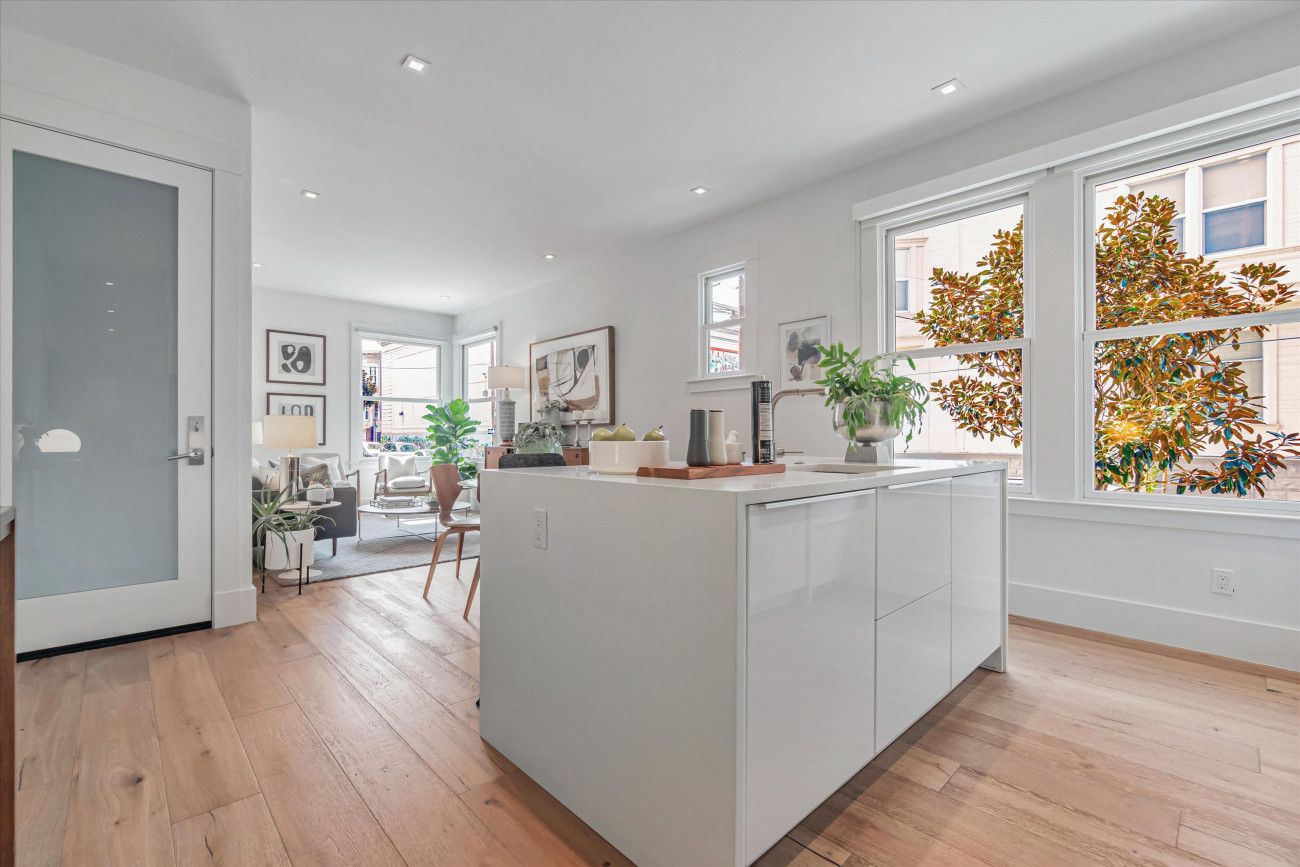 013_342219thStreet.jpg